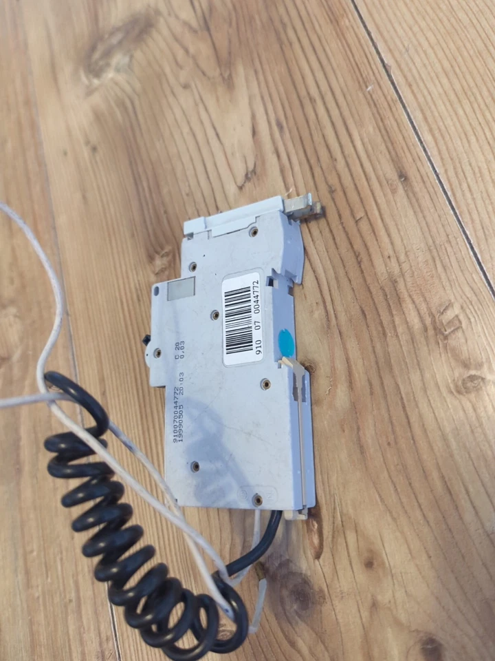 KQE C20 SQUARE D 20 AMP CURVE C 10kA 30mA RCBO TYPE AC KQE 120C031 , SENT FAST  - Image 3 of 4