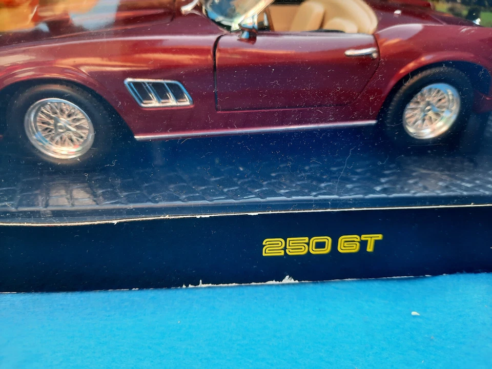 Ferrari F250 GT SPIDER 1: 18 HOTWHEELS MATTEL marrone bordeau modellino vintage - Immagine 4 di 4