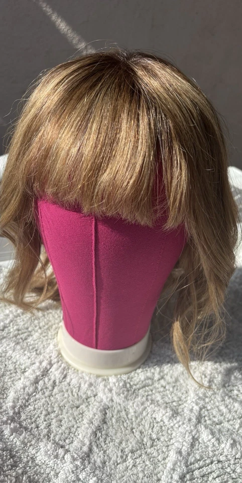 Hoyuelos Hera castaño rojizo, peluca de cabello humano rubio... como Jon Renau, Ellen Willie, Henry Margu Foto 2 de 4