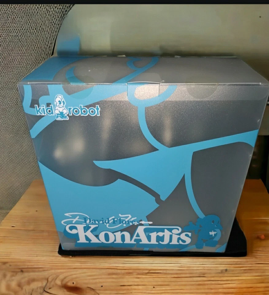 Kon Artis (Green) by Dave Flores - 8.5" 2006, Kidrobot - Ltd to 100, Loose/Comp. - Image 2 of 4