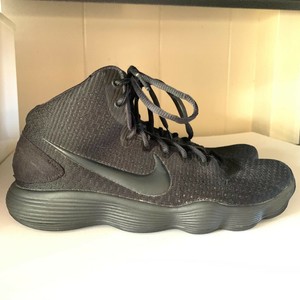 hyperdunk 2017 triple black