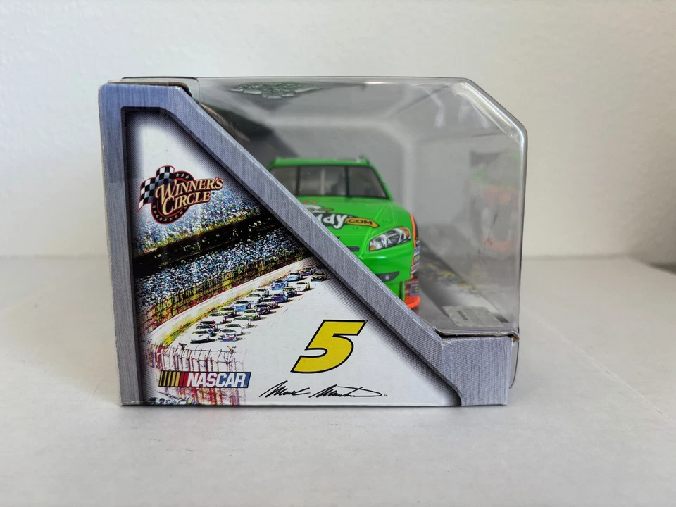 Coche Nascar Mark Martin #5 Go Daddy 1:24 nuevo en caja Foto 4 de 4