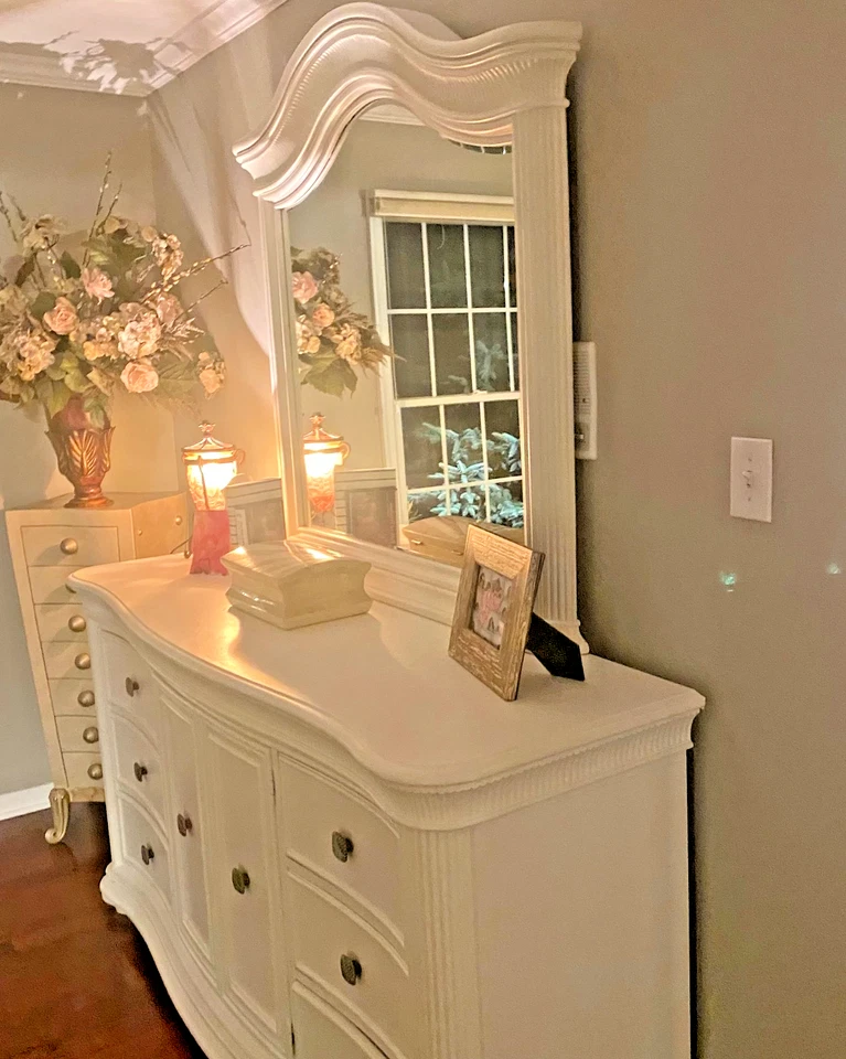 Bedroom Set Queen Or Full 5 piece solid Birch. Not A Scratch. White Finish - Image 3 of 4