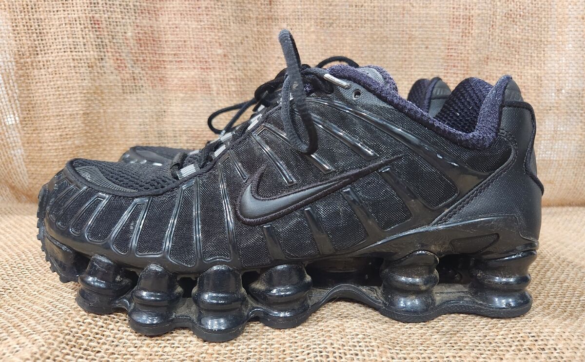 NIKE Shox BV1127-001 Triple Black Running Shoes - Size 4 NIKE Shox BV1127-001 Triple Black Running Shoes - Size 4