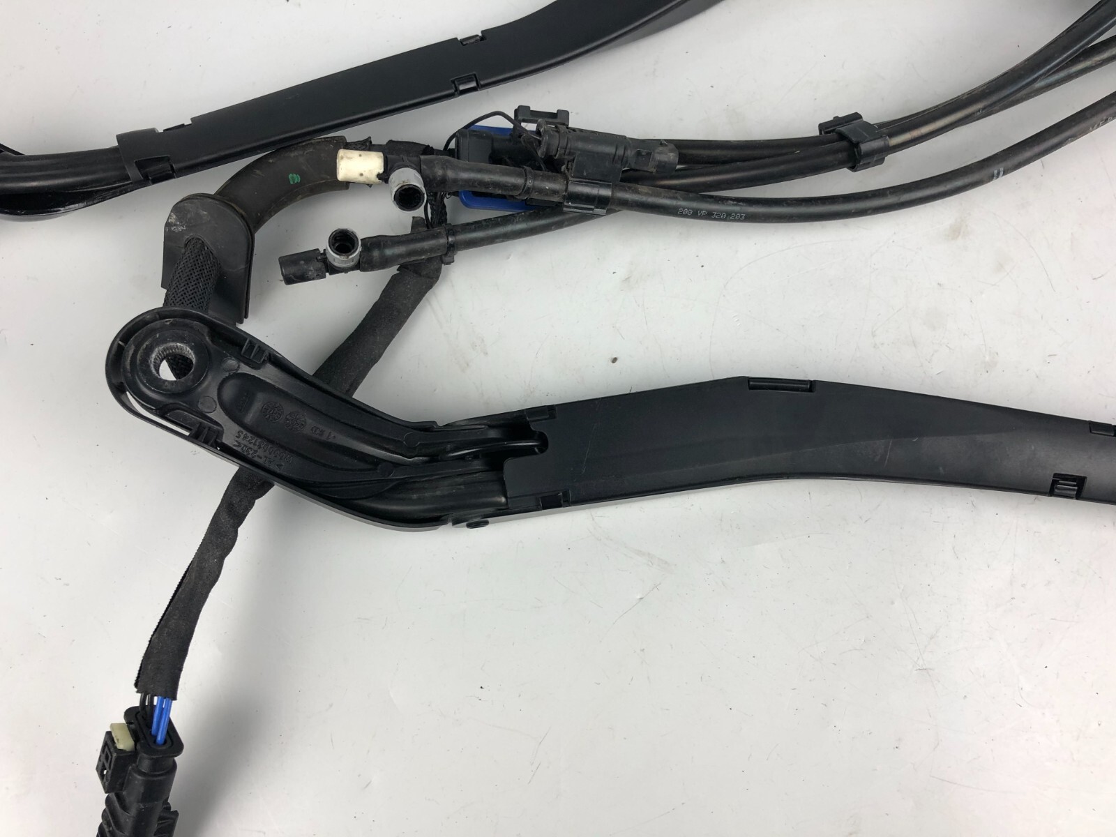 Mercedes Benz E W238 Windshield Wiper Arm Set Washer Hose Line 