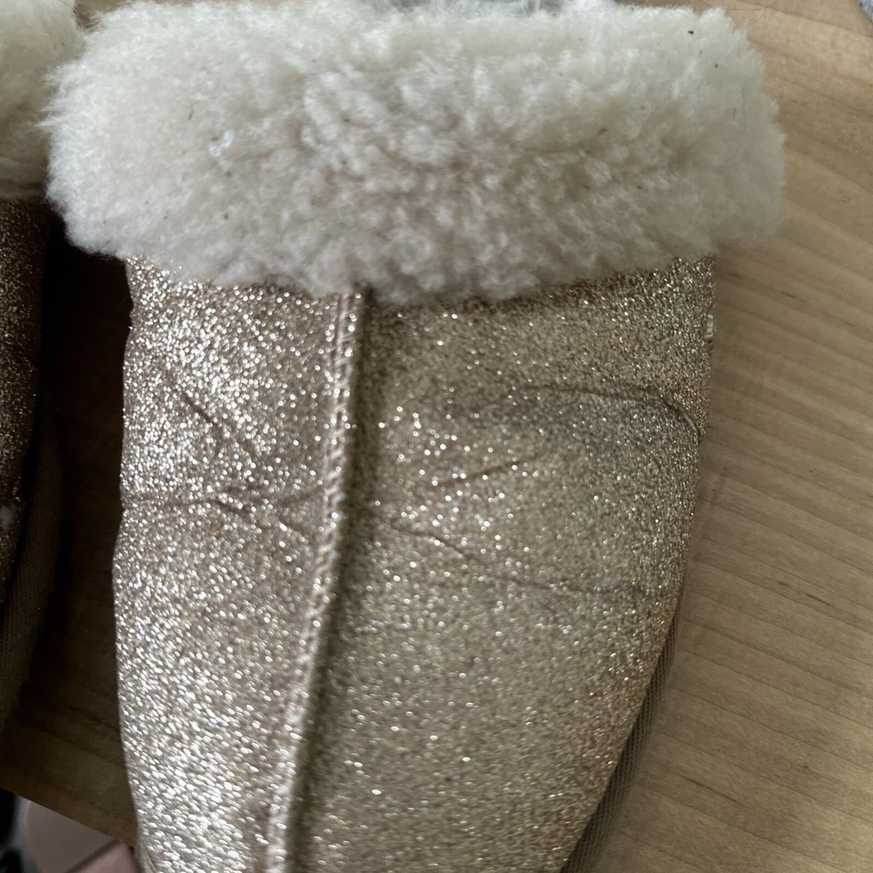 UGG Scuffette II Sparkle 金色拖鞋 6 — 第 2/4 张图片