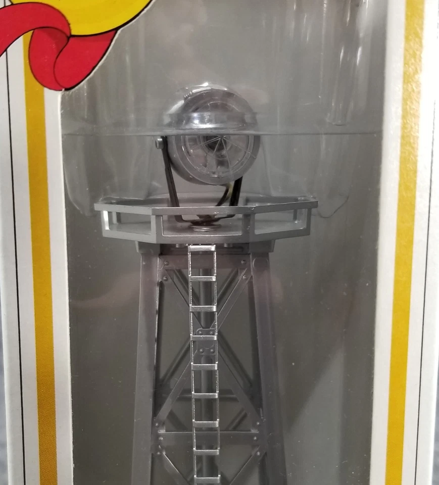 Model Power HO Scale No. 631 SEARCHLIGHT TOWER Lighted and 2 figurines - Image 3 of 4