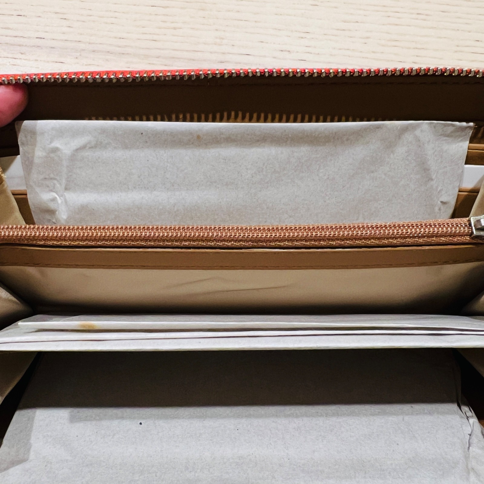 NWT Coach Canvas Leather SIGNATURE ACCORDION ZIP WALLET F49159 KHAKI VERMILLION thumbnail 8