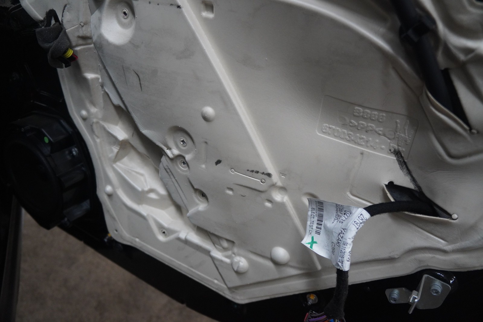 Rear Right Door Assembly 673008059 OEM Maserati Quattroporte M156 2014-17+