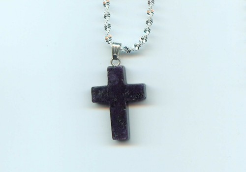 DARK PURPLE JADE CROSS ON AN 18" WATER WAVE CHAIN (J868) - Picture 2 of 3