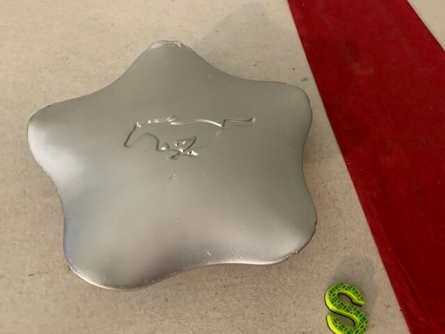 S (1) 1994-1998 FORD MUSTANG V6 GT center cap F4ZC-1A096-DA