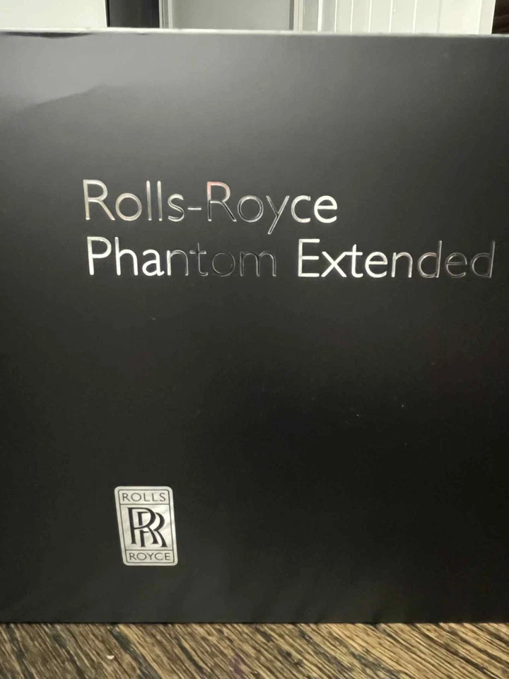 1:18 Kyosho Die Cast Stunning Rolls Royce Phantom Extended Black/Silver Car - Image 2 of 4