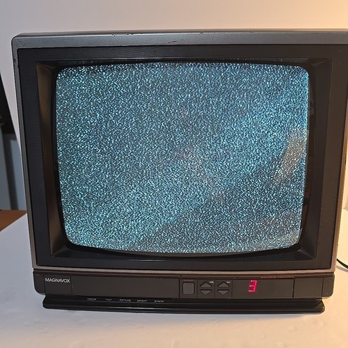 Magnavox 13” CRT Retro TV Model RJ4049 WJ21 - No Remote - 第 1/13 張圖片