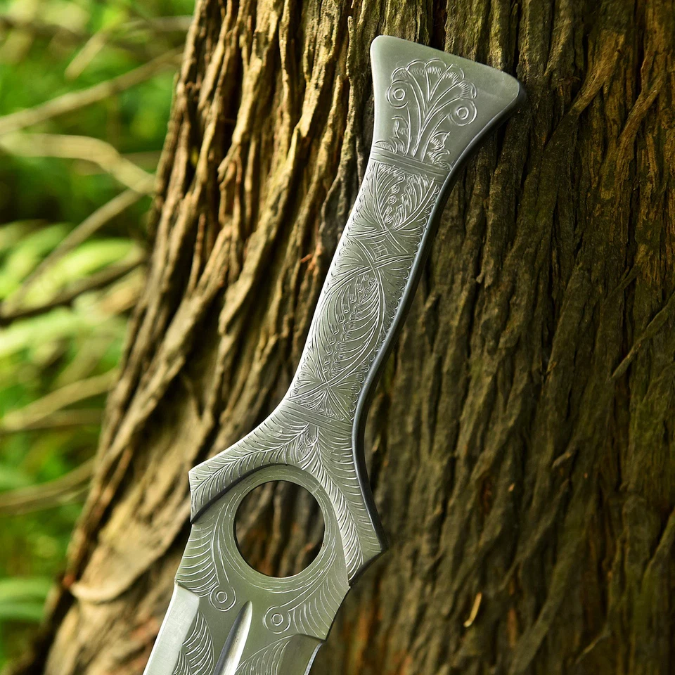 Espada vikinga de acero D-2 hecha a mano: mango grabado con cubierta de cuero Foto 3 de 4
