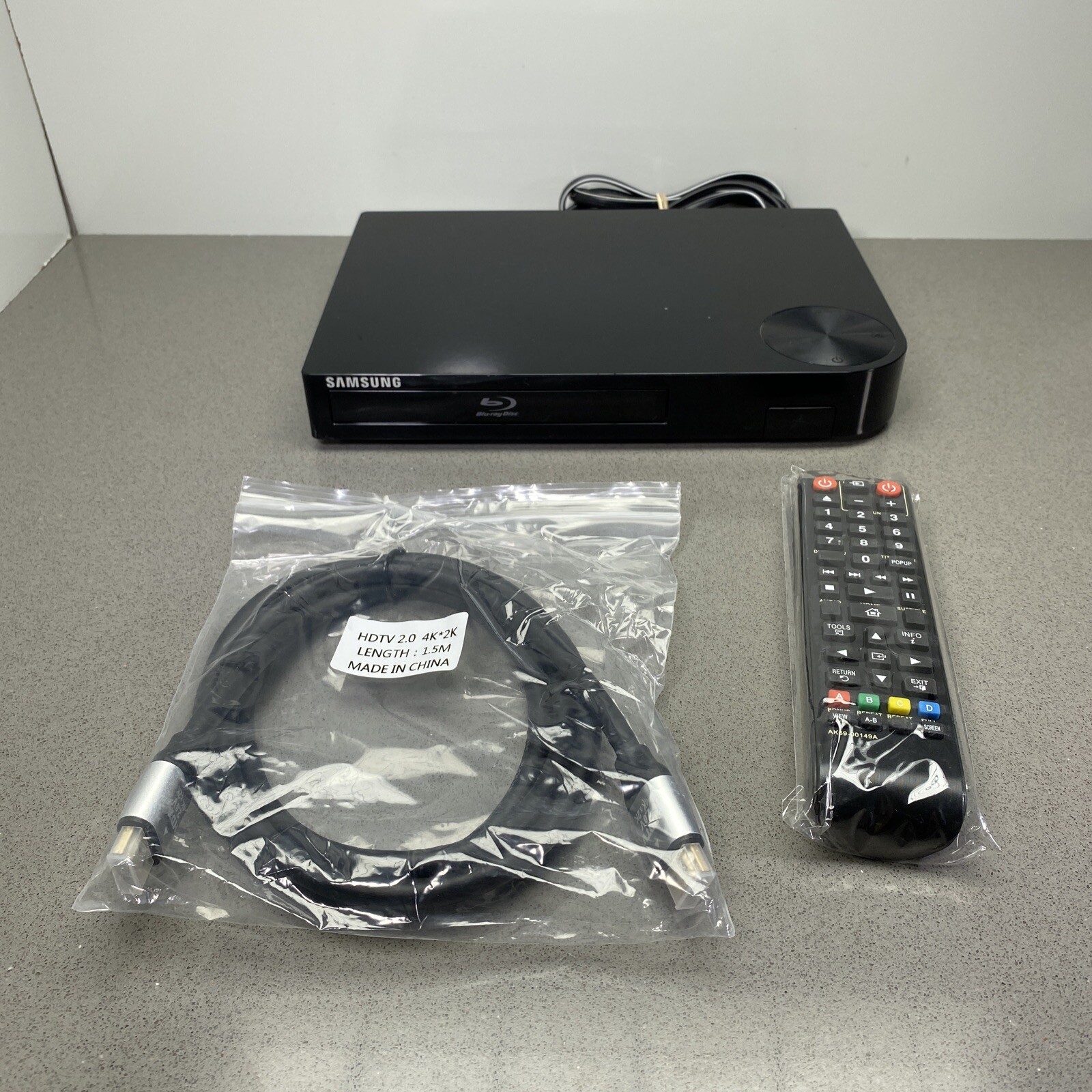 Samsung BDF5700 Bluray /DVD/ Player 1080p w/ New Remote New HDMI