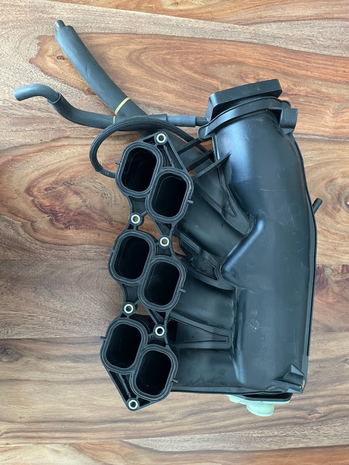 Lotus Evora intake manifold TANK ASM INTAKE AIR SURGE Part Number: A132E6319S