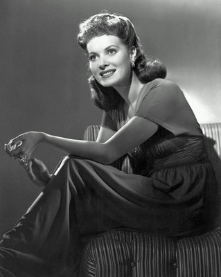 MAUREEN O'HARA LEGENDARY ACTRESS - 8X10 PUBLICITY PHOTO (ZY-028)