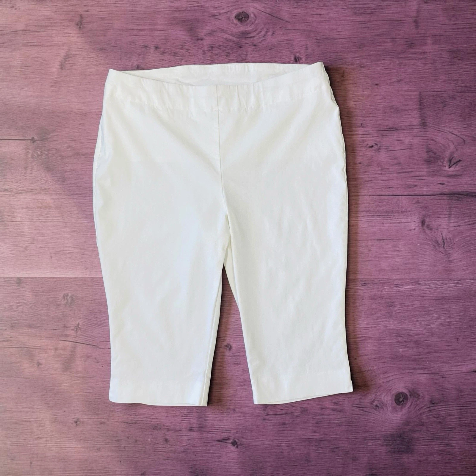 CHICO'S White Capri Pants Stretchy Size 14 Petite High Rise Summer Classic