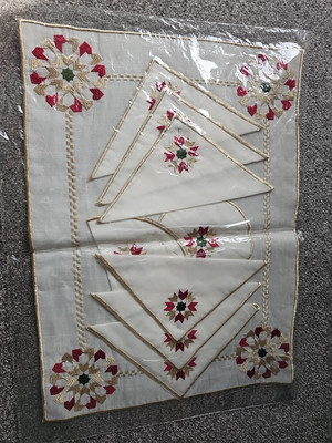 Marokkanische traditionelle bestickte Tablett Abdeckung mit 6 Servietten und Teekanne Zubehör
