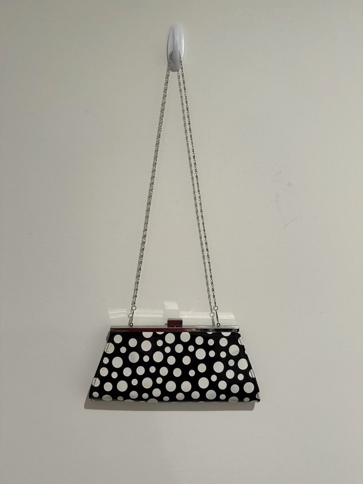 Vintage Neiman Marcus Clutch/Crossbody Alça Removível Preto/Branco Bolinhas - Imagem 4 de 4
