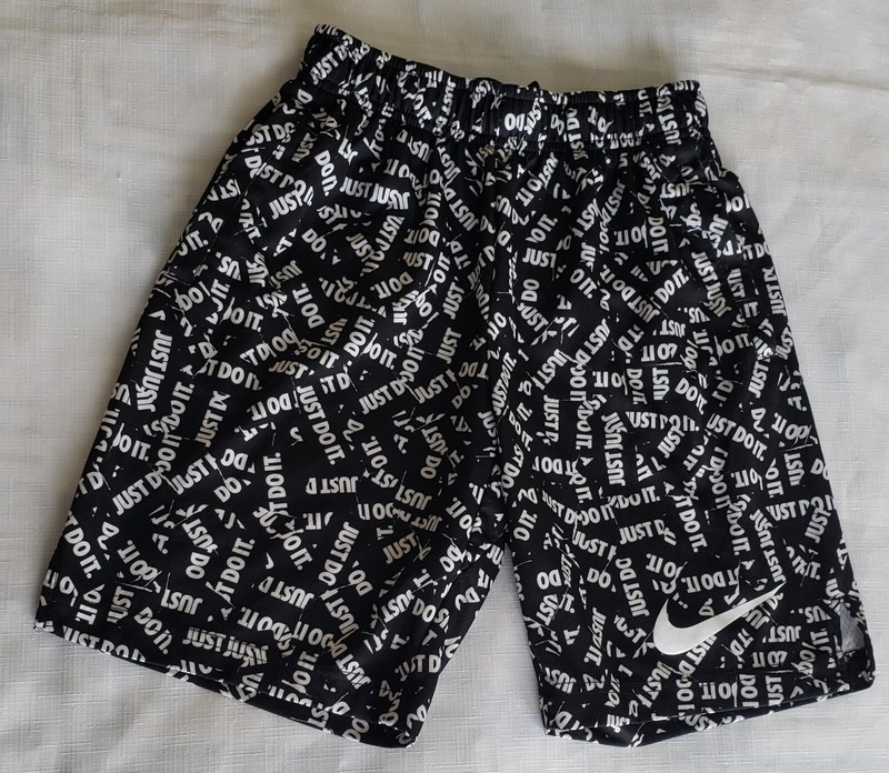Girls Black/White Nike “Just Do It” Dri-Fit Shorts size Medium