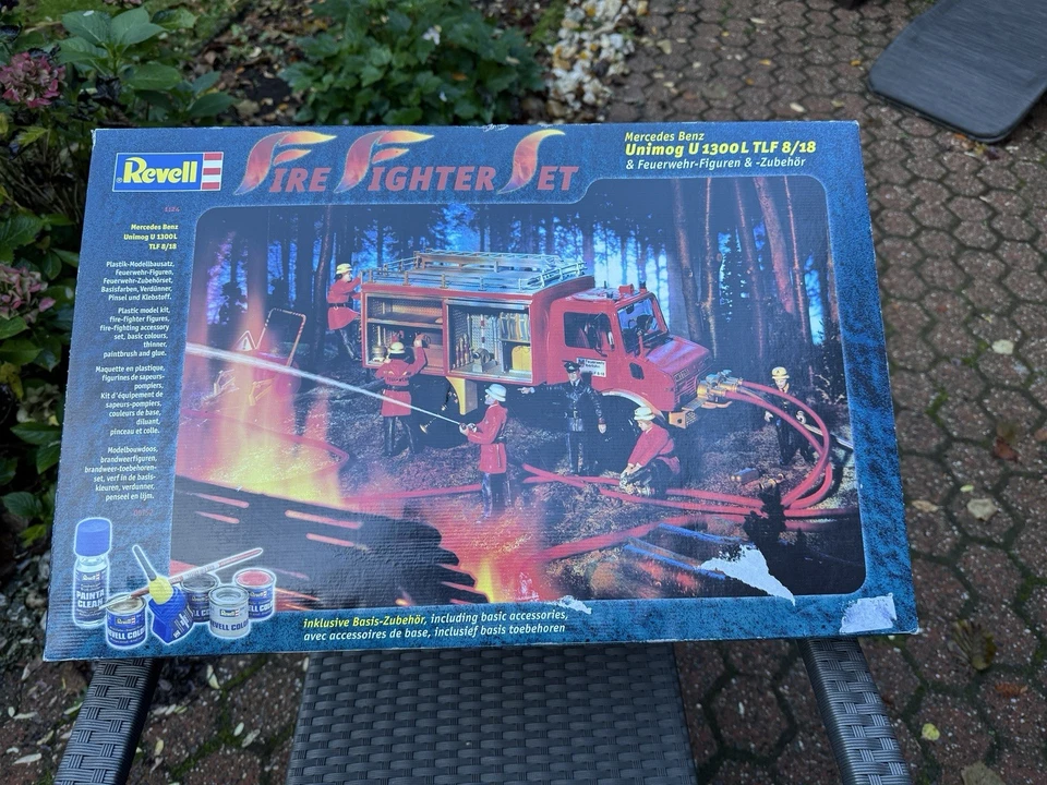 Revell Fire Fighter Set mit Unimog U1300 LTF 8/18 - inklusive Basis Zubehör - Bild 2 von 2