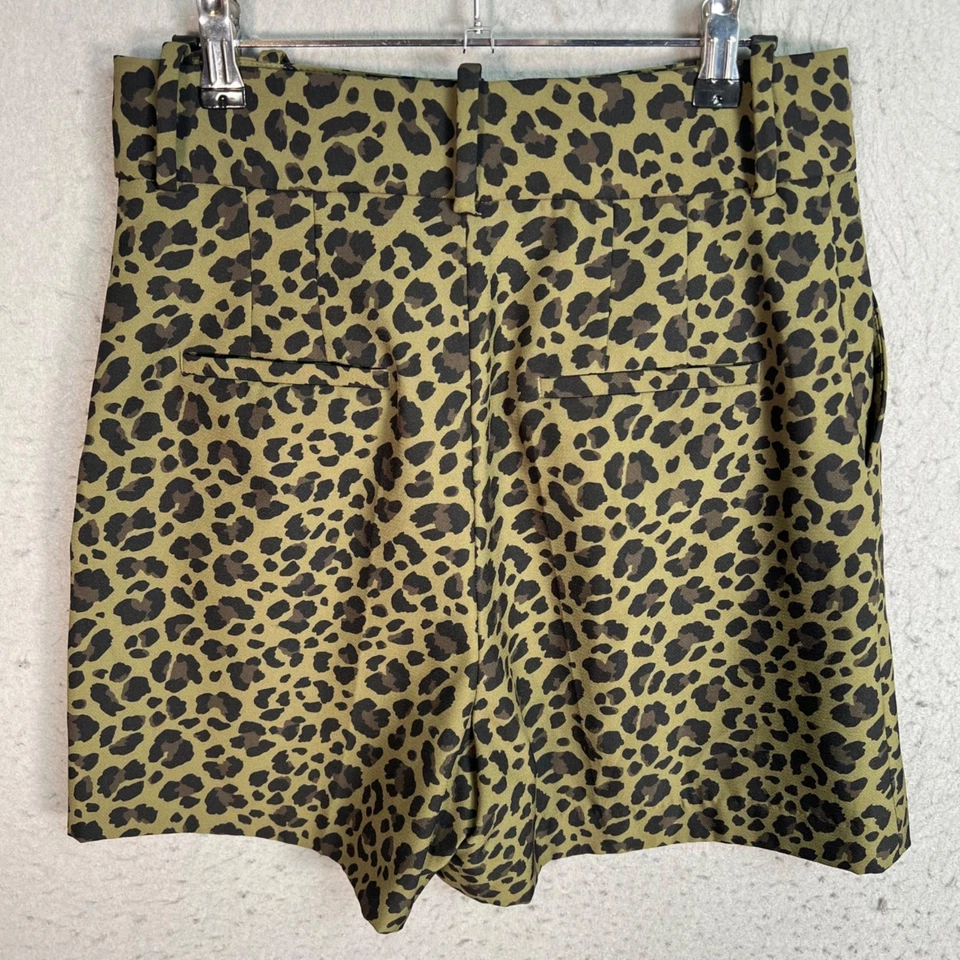 Pantalones Cortos Zara Mujer Talla Mediana Estampado Leopardo Cintura Alta Mezcla Poliéster Foto 2 de 4