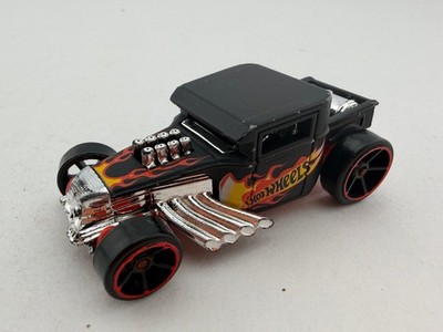 Hot Wheels Bone Shaker Hot Rod Truck 1:64 Skull Flame Black Chrome