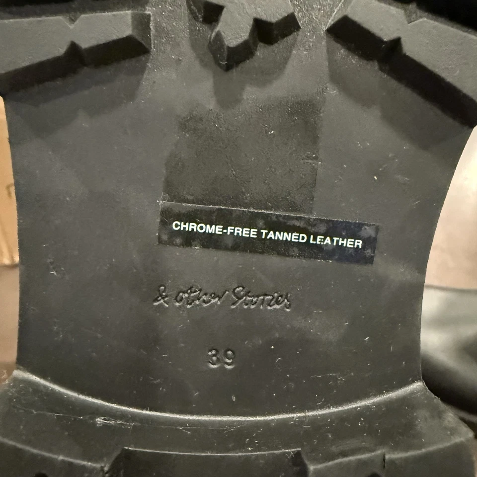 & Other Stories Black Leather Chelsea Boots Lug Sole Women’s Size 39 / US 8 - Image 4 of 4