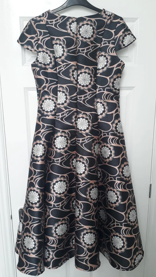 *LOVELY* TRUE DECADENCE BLACK/WHITE FLORAL AUTUMN/WINTER FLARED A-LINE DRESS 14 - Image 4 of 4