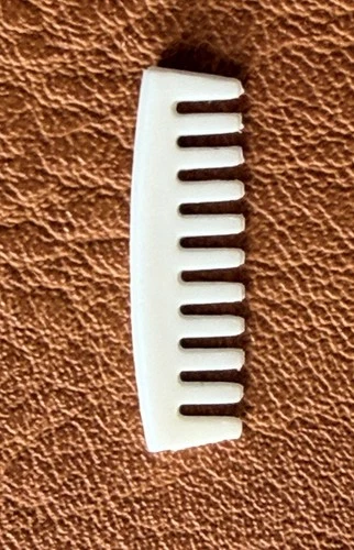 *VINTAGE BARBIE 1959 ROMAN HOLIDAY  #968 WHITE PLASTIC COMB--EXCELLENT