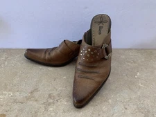 Bass Women's 8M Mesquite Brown Studded Leather Mules