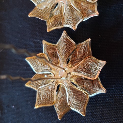 Hair Pin Gold Mesh & Rhinestones Lovely Floral Poinsettia (?) aprox 3" Set of 2 - Picture 5 of 10