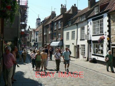 FOTO KIRCHE STRASSE WHITBY DIES IST FAST IDENTISCH MIT DER VON FRA ABGEBILDETEN ANSICHT