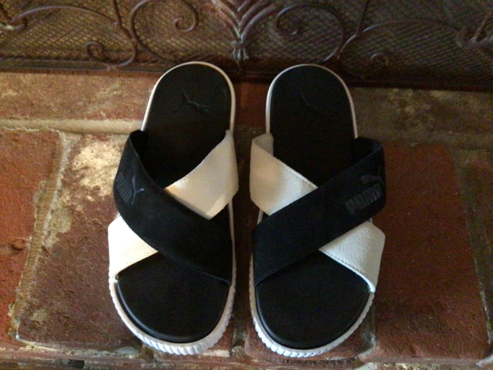 PUMA Splendidi sandali slip on donna con cinturino in bianco nero taglia 9 5