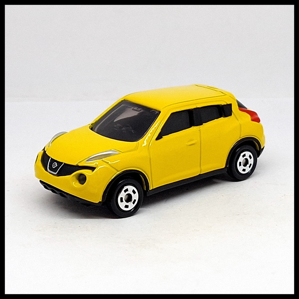 TOMICA NISSAN JUKE 1/64 TOMY NEW 27 YELLOW | eBay