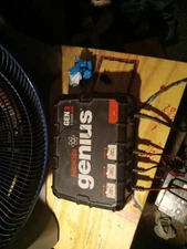 genius Nocona 3 bank charger works great in great condition