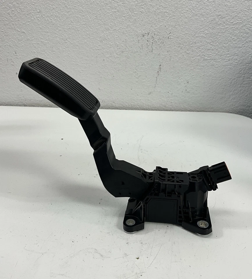 2013 Honda Accord Gas Pedal WITH SENSOR OEM - Image 3 of 4