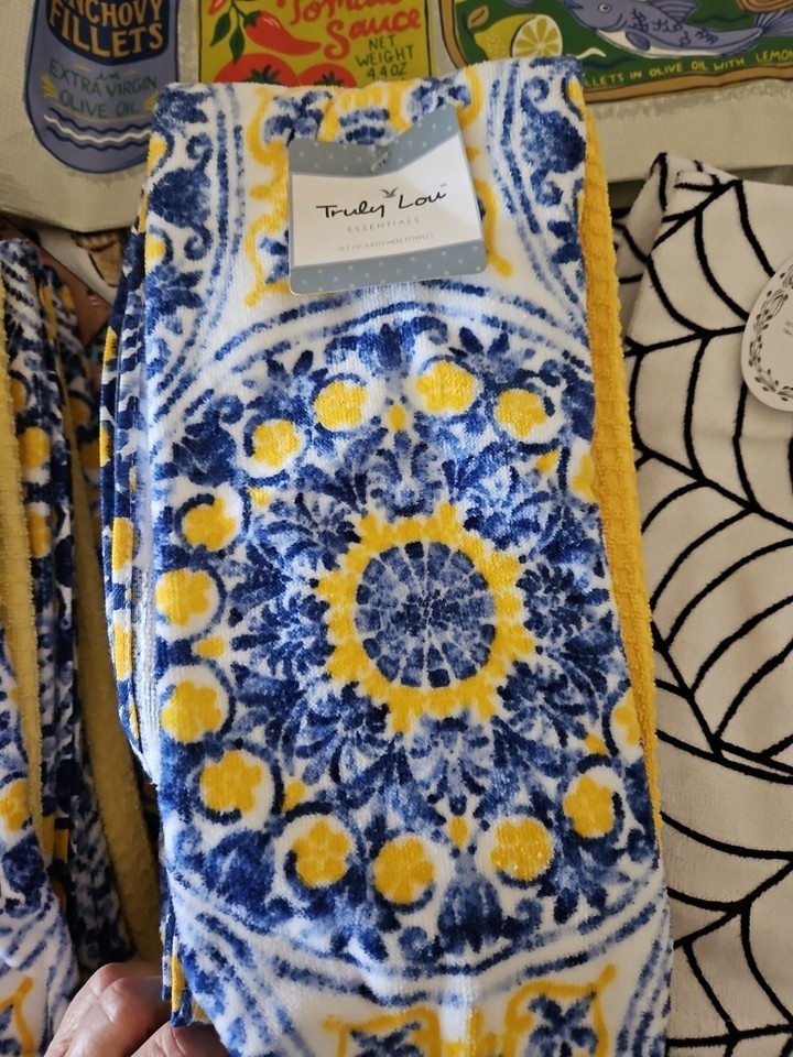 Truly Lou or Cynthia Rowley Kitchen Towels Medalion eBay