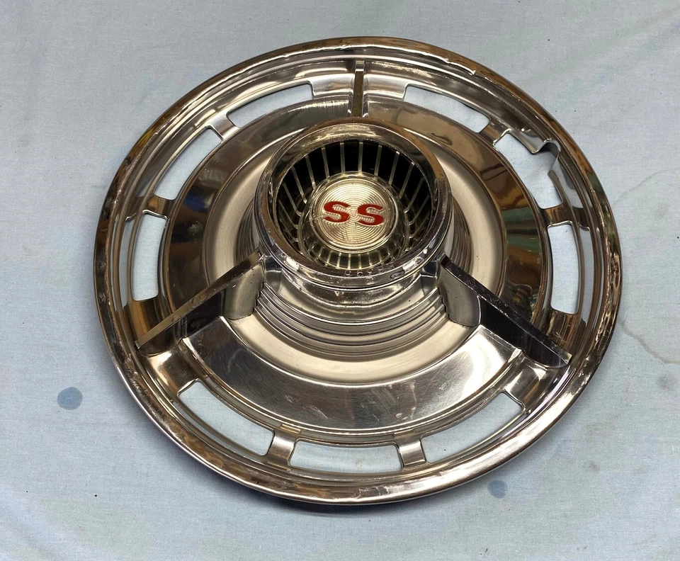 1963-64 CHEVY CHEVROLET IMPALA NOVA SS SPINNER HUBCAP WHEEL COVER - Image 2 of 4