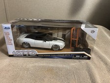 Dodge Challenger SRT8 Jada 1/24 Die-cast Lopro 2008.Con pneumatici di ricambio inclusi