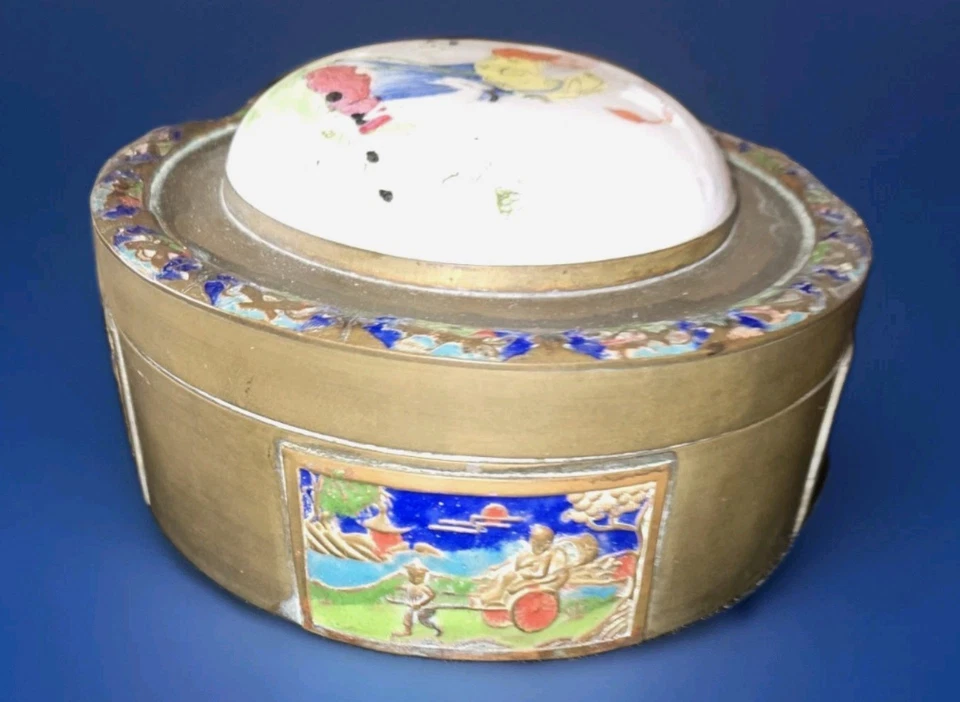Antigua caja de baratija china pintada a mano de latón macizo con tapa Foto 3 de 4