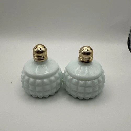 Vintage Milk Glass Mini Salt And Pepper Shakers; Made In Taiwan Set Of 2