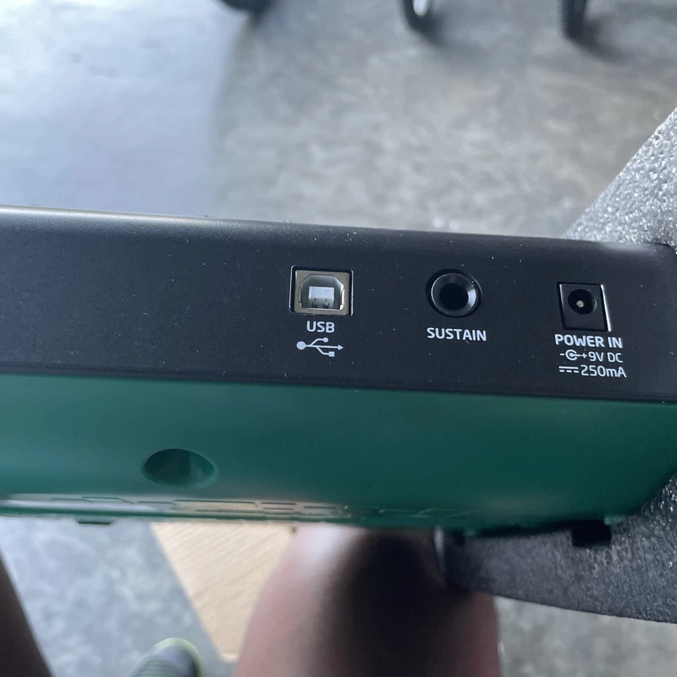 Controlador de música con teclado midi de 25 teclas Novation Launchkey Mini Mk2 Foto 3 de 3