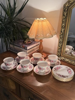 Vintage Queen Anne Bone China Rose 6x Tassen & Untertassen und 6 Desert Teller
