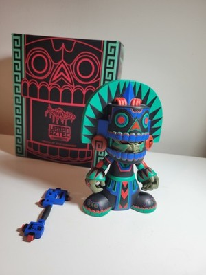 Unruly Industries Mitclan Aztec God Of The Dead Vinyl Figur 15 cmJesse Hernandez