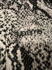 Chemise zippée moyenne en peau de serpent rose Supreme FW20