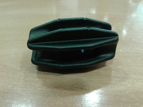 BLACK EGG TYPE PLASTIC INSULATOR