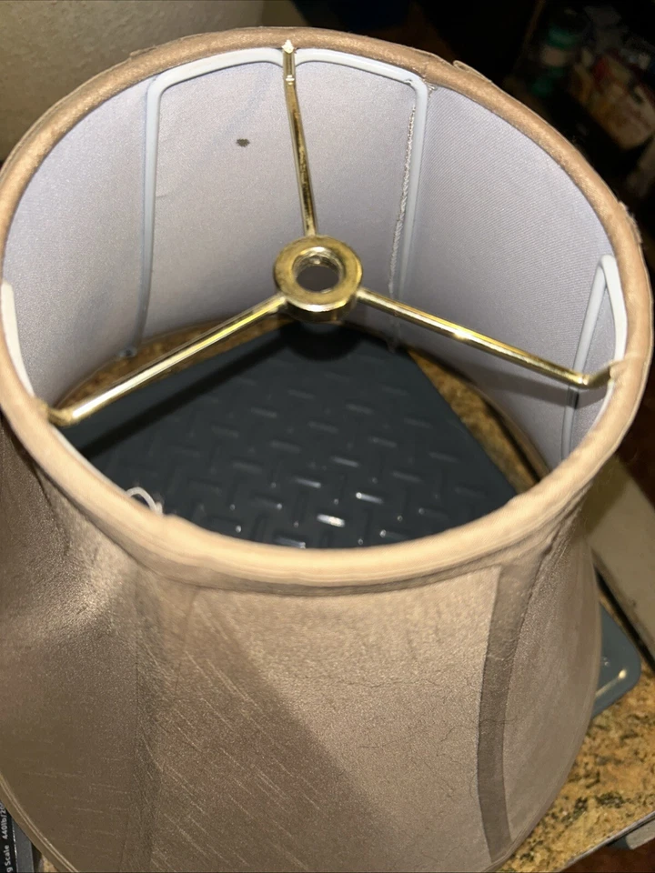 JUEGO DE 3 pantallas de lámpara clásicas en forma de campana de 6 lados de seda color camello 6x11x14 de colección Foto 4 de 4