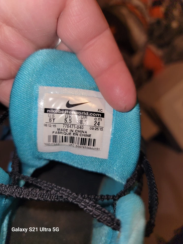 2 pares de zapatos Lebron James para niños Foto 4 de 4